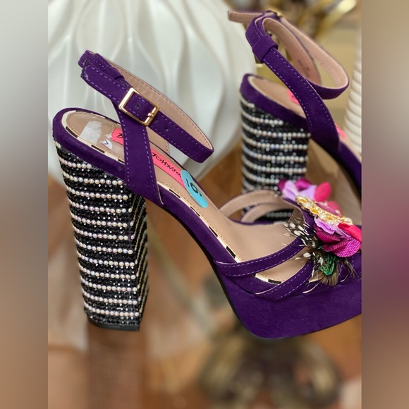 Betsey Johnson NWT Marlo Platform Sandals Multicolor Size 6 . - Picture 13 of 13